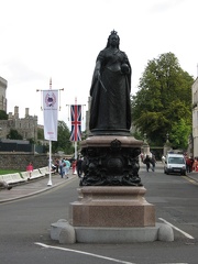 Queen Vic Statue
